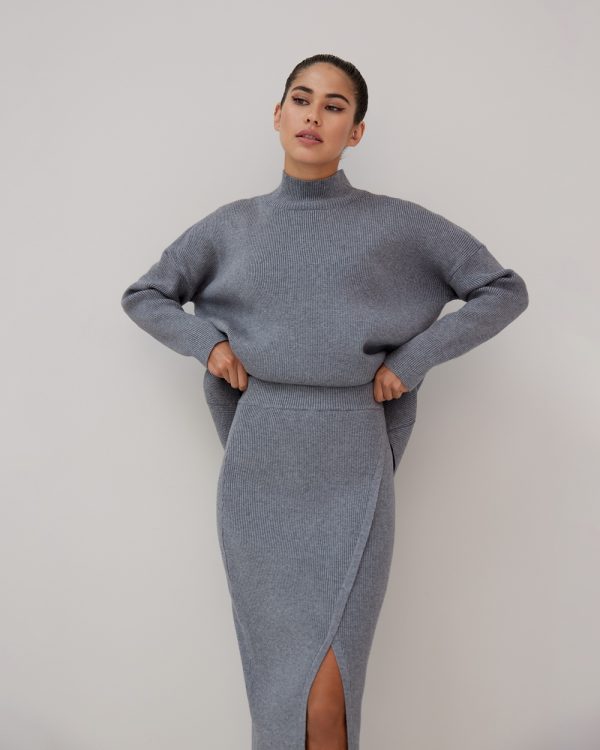 Пиджаки, жакеты и костюмы