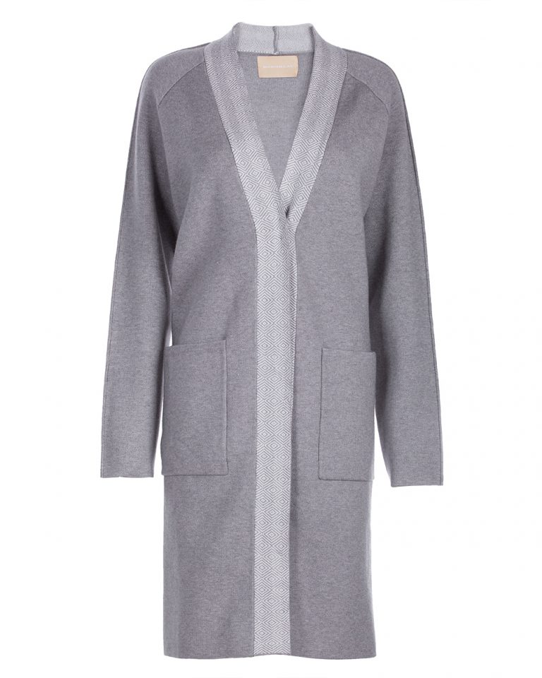 Пиджаки, жакеты и костюмы